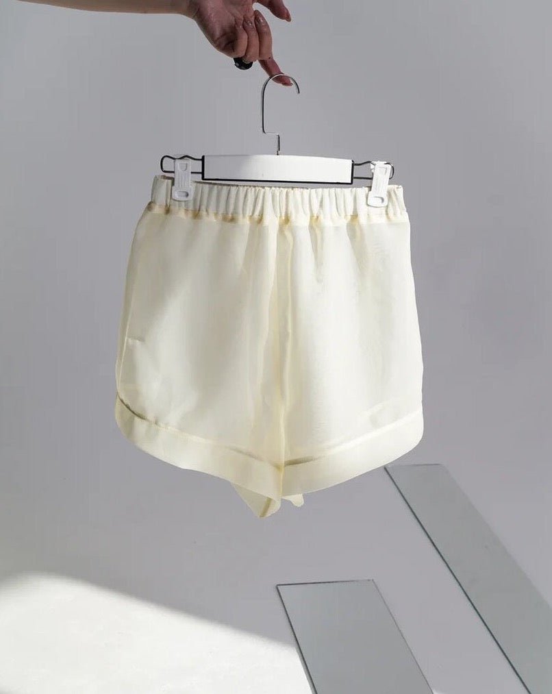 Shorts in Seidenoptik beige - GRAYSS FASHION & HOME